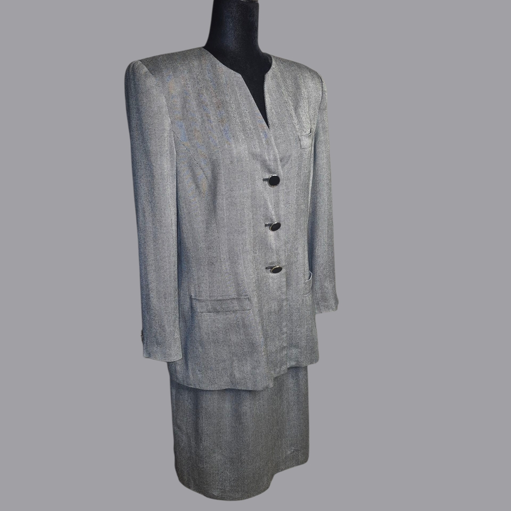 Elegant Women's Vintage Gray Blazer and Skirt Set. Size 10